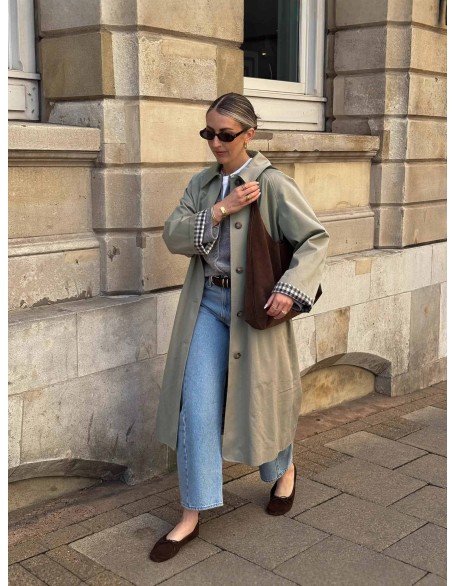 Simple and relaxed mid-length coat for petite frames Simple and relaxed mid-length coat for petite frames